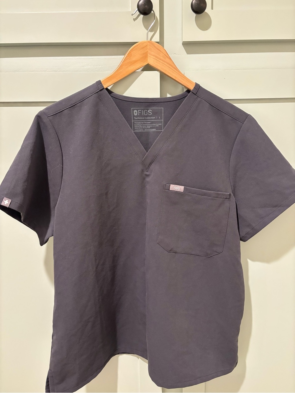 FIGS Catarina Scrub Top V-Neck Gray Large